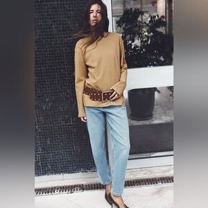 Zara Women's 12 Light/Medium Wash "Mom Fit" High Rise Slim Leg Ankle Cut Jeans